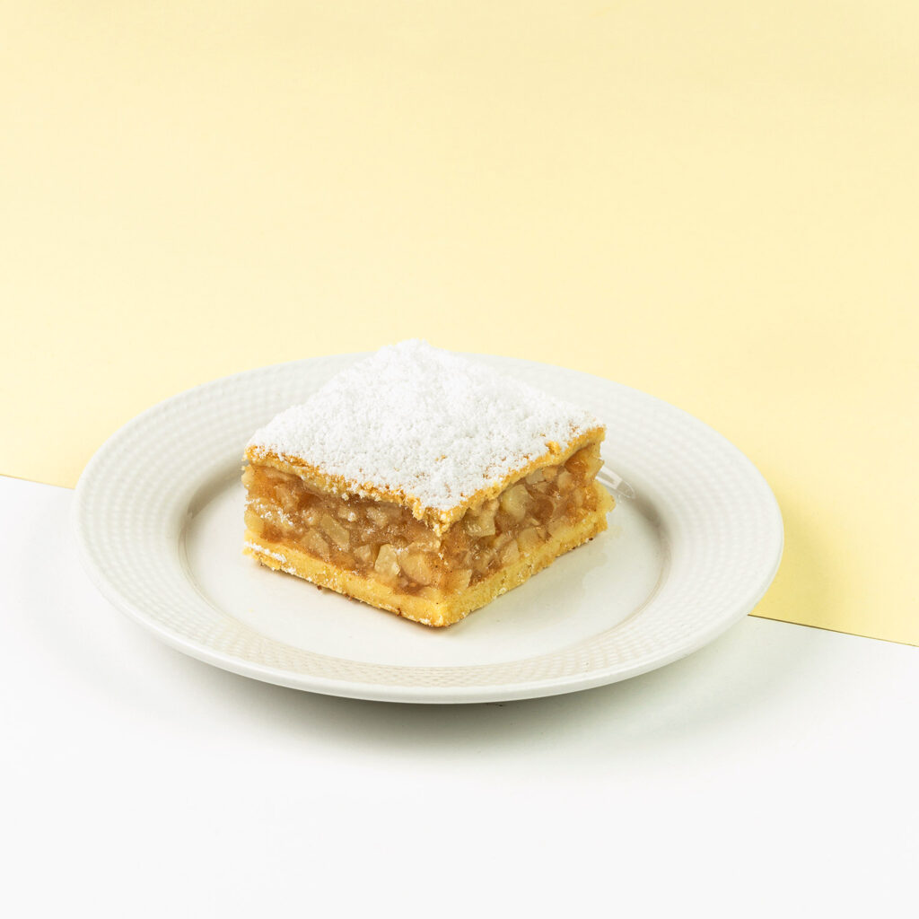 Ciasto kruche z zapieczonymi jabłkami z cynamonem