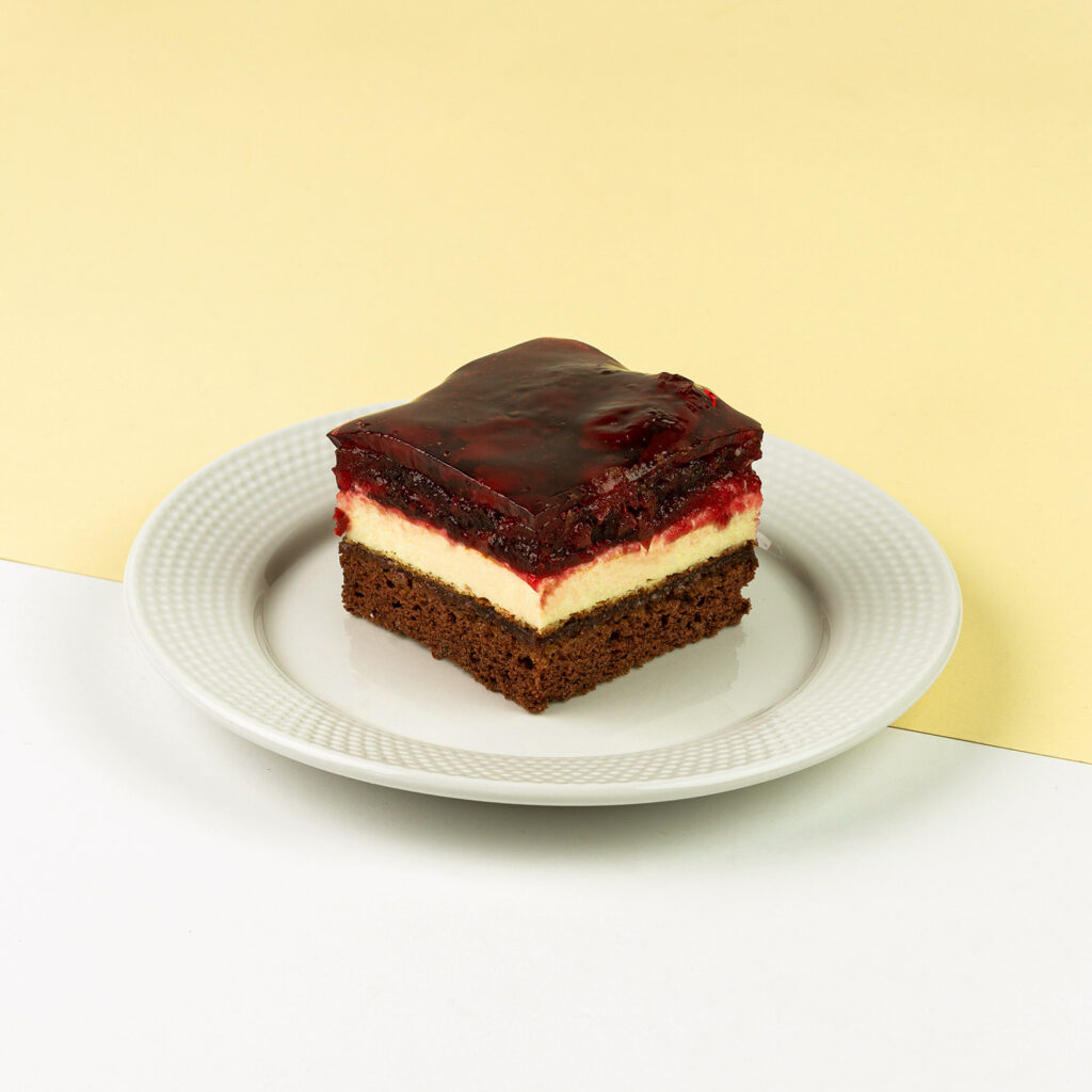Połączenie biszkoptu czekoladowego, delikatnego sera oraz pysznych wiśni w żelu