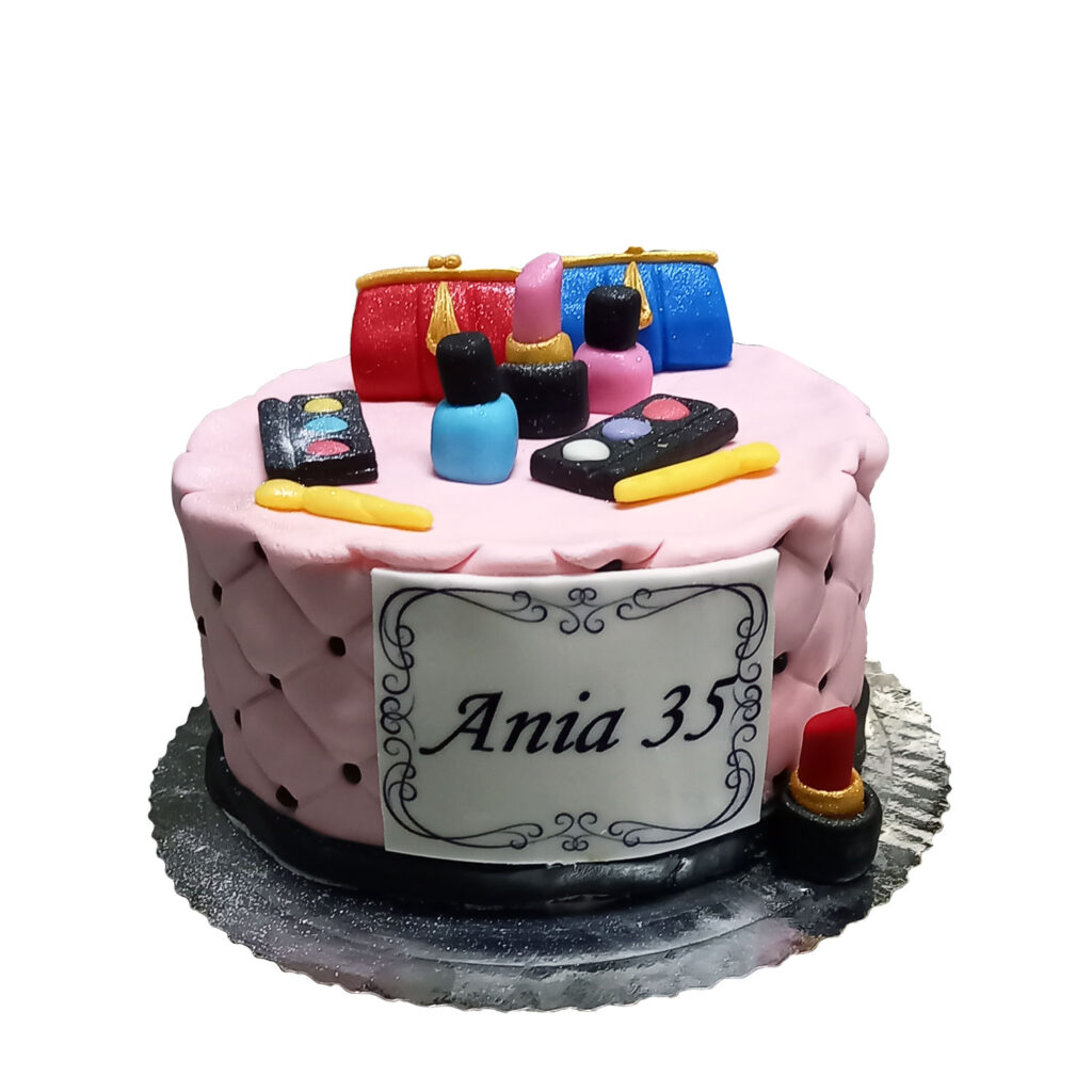 Tort urodzinowy z kosmetykami