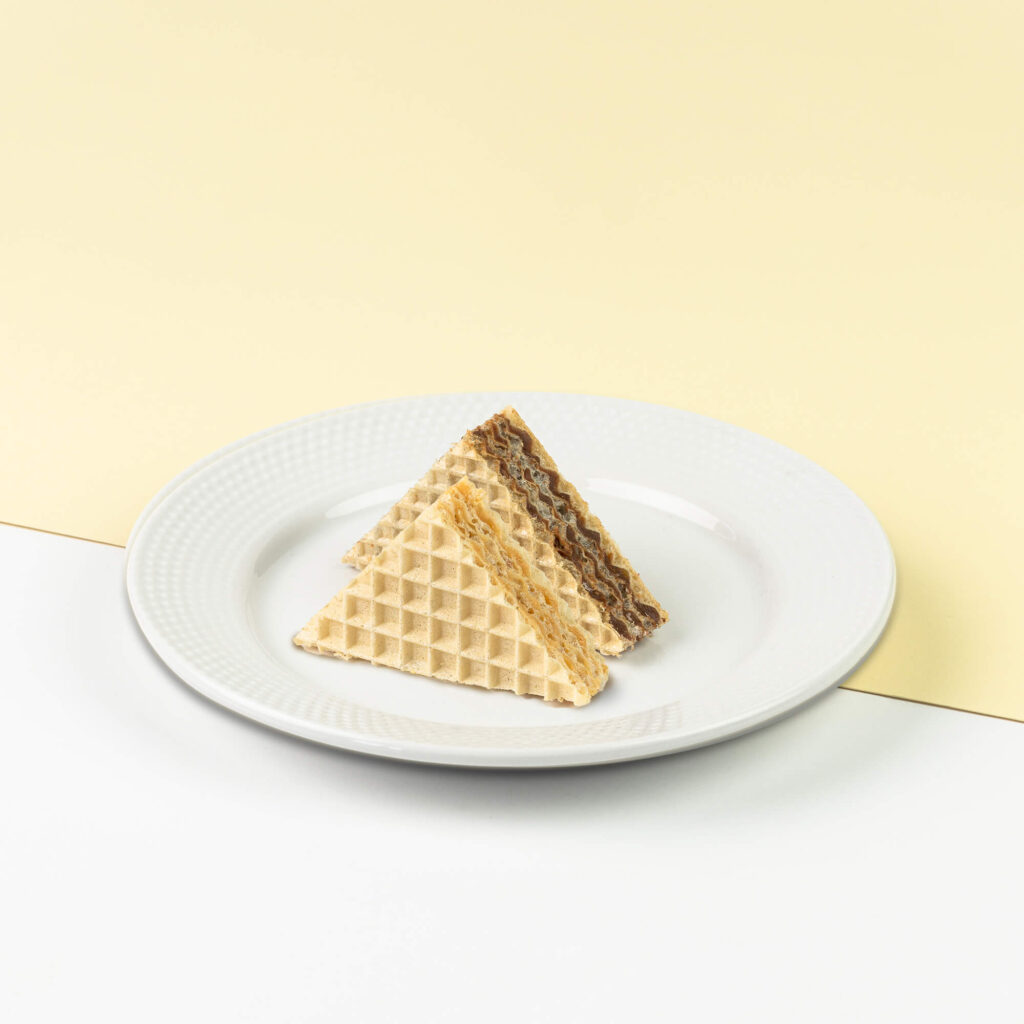 Tradycyjny wafel z nadzieniem o smaku toffi lub czekolady